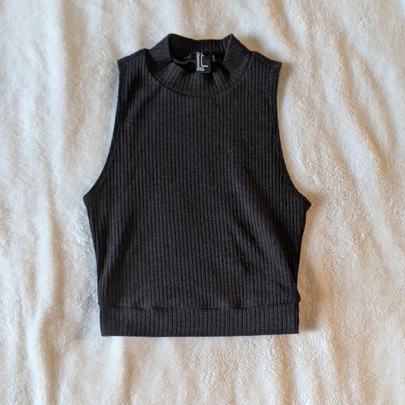 Forever 21 Tops - FOREVER21 MOCK NECK SLEEVELESS CROP TOP